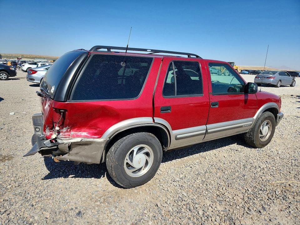 Photo 3 from auction – 2000 CHEVROLET BLAZER with VIN 1GNDT13W7Y2385532