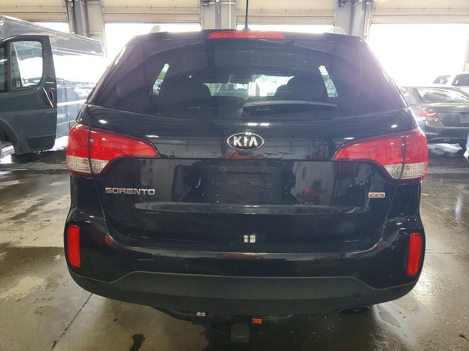 Photo 6 from auction – 2015 KIA SORENTO with VIN 5XYKTDA60FG639086