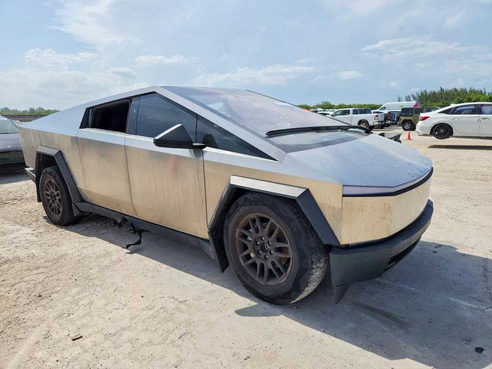 Photo 4 from auction – 2025 TESLA CYBERTRUCK with VIN 7G2CEHED7SA072420