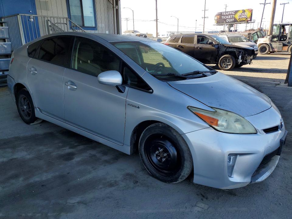 Photo 4 from auction – 2013 TOYOTA PRIUS with VIN JTDKN3DU5D5633546
