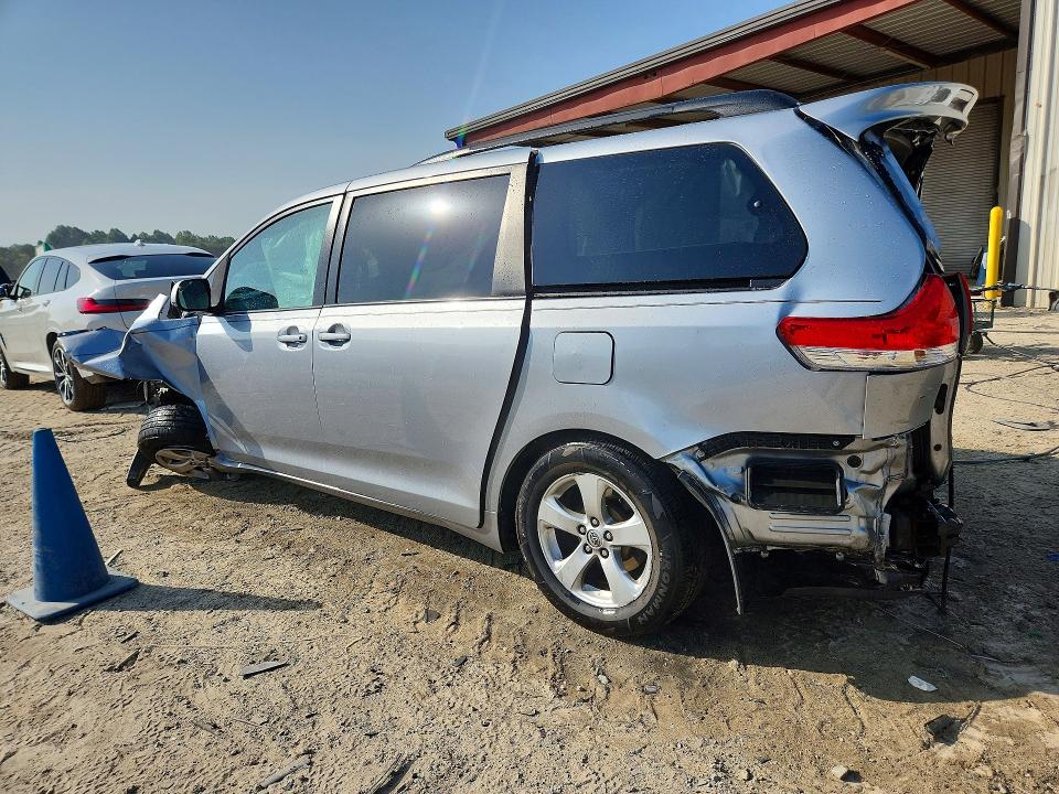 Foto 2 de la subasta – 2014 TOYOTA SIENNA con VIN 5TDKK3DCXES480738