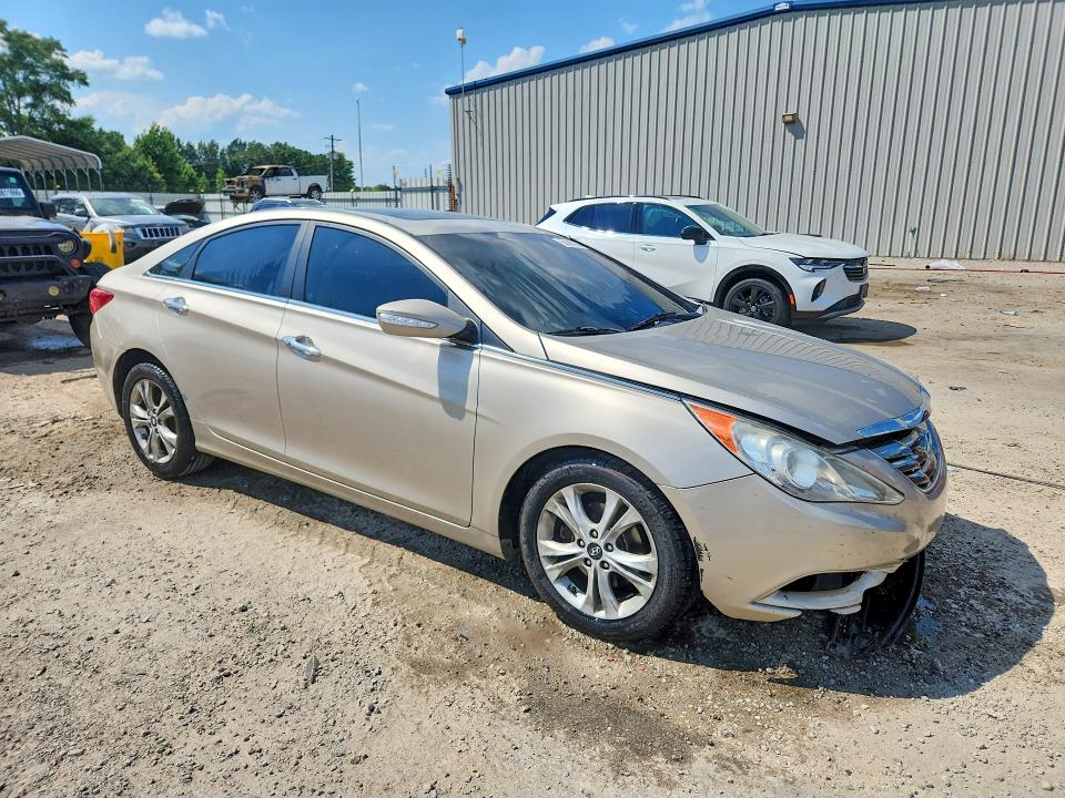 Photo 4 from auction – 2011 HYUNDAI SONATA with VIN 5NPEC4AC0BH138253