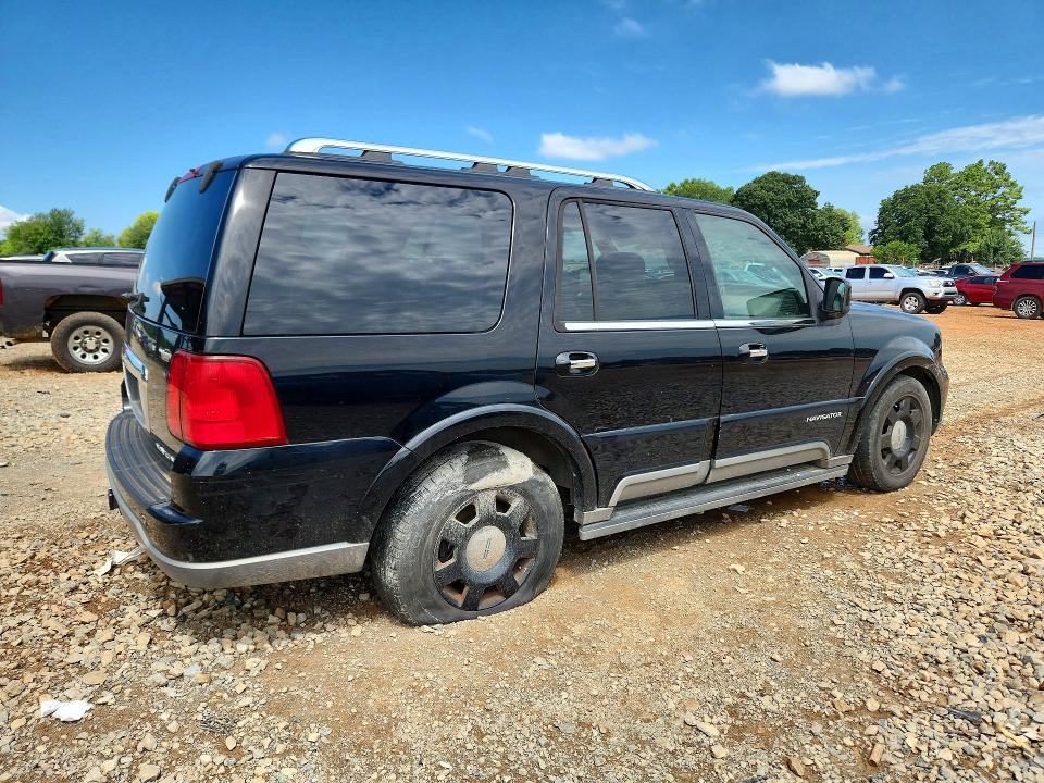 Photo 3 from auction – 2004 LINCOLN NAVIGATOR with VIN 5LMFU27R04LJ22479