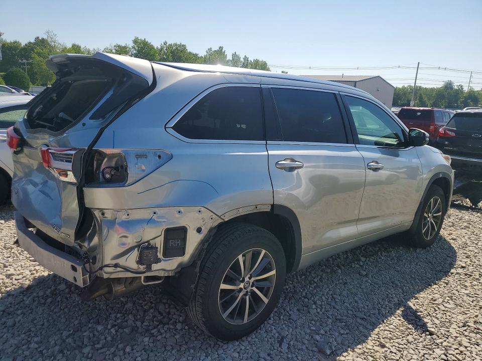 Снимка 3 от търг – 2017 TOYOTA HIGHLANDER с VIN 5TDJZRFH2HS439902