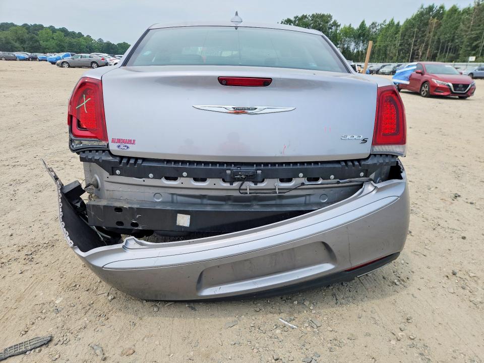 Photo 6 from auction – 2016 CHRYSLER 300 with VIN 2C3CCABG3GH348941
