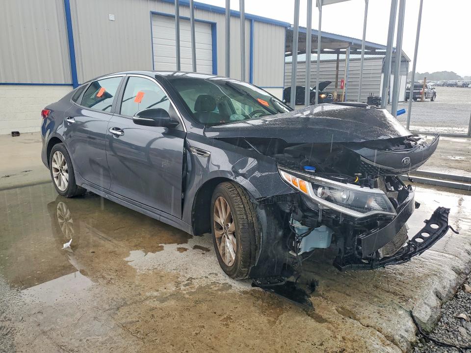 Photo 4 from auction – 2018 KIA OPTIMA with VIN 5XXGT4L37JG214518
