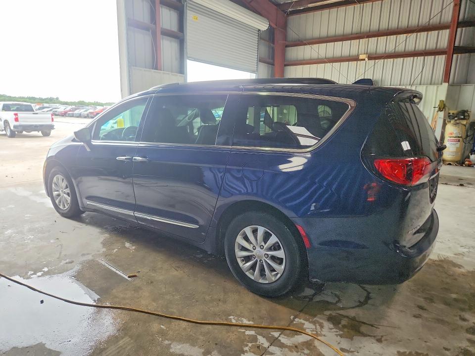 Photo 2 from auction – 2017 CHRYSLER PACIFICA with VIN 2C4RC1BG9HR730392