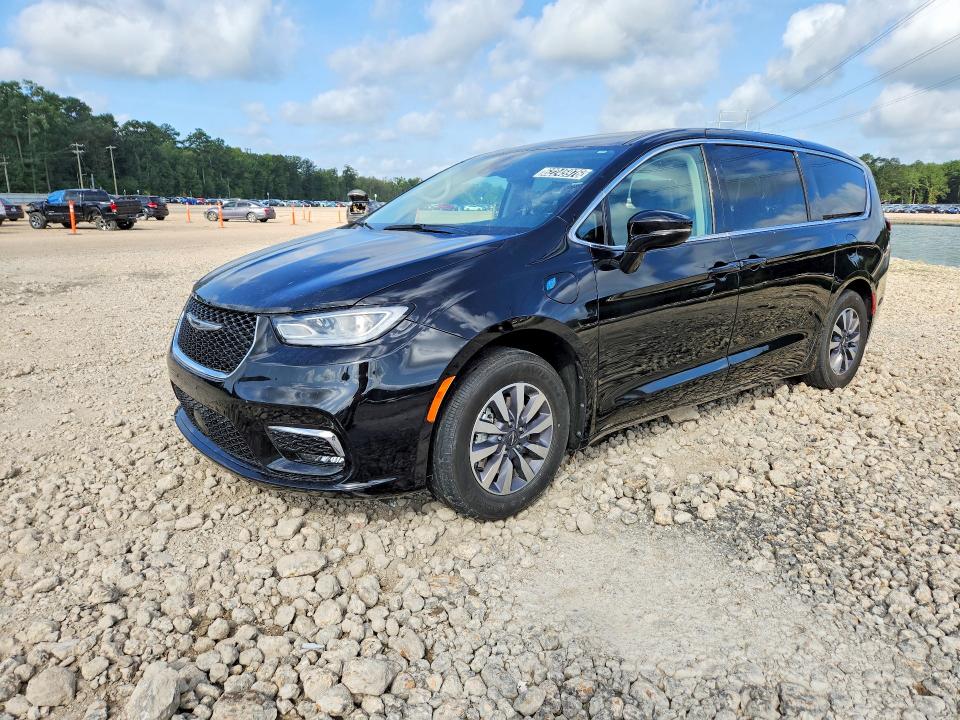 CHRYSLER PACIFICA 2024 with VIN 2C4RC1S74RR130610 - Photo from auction