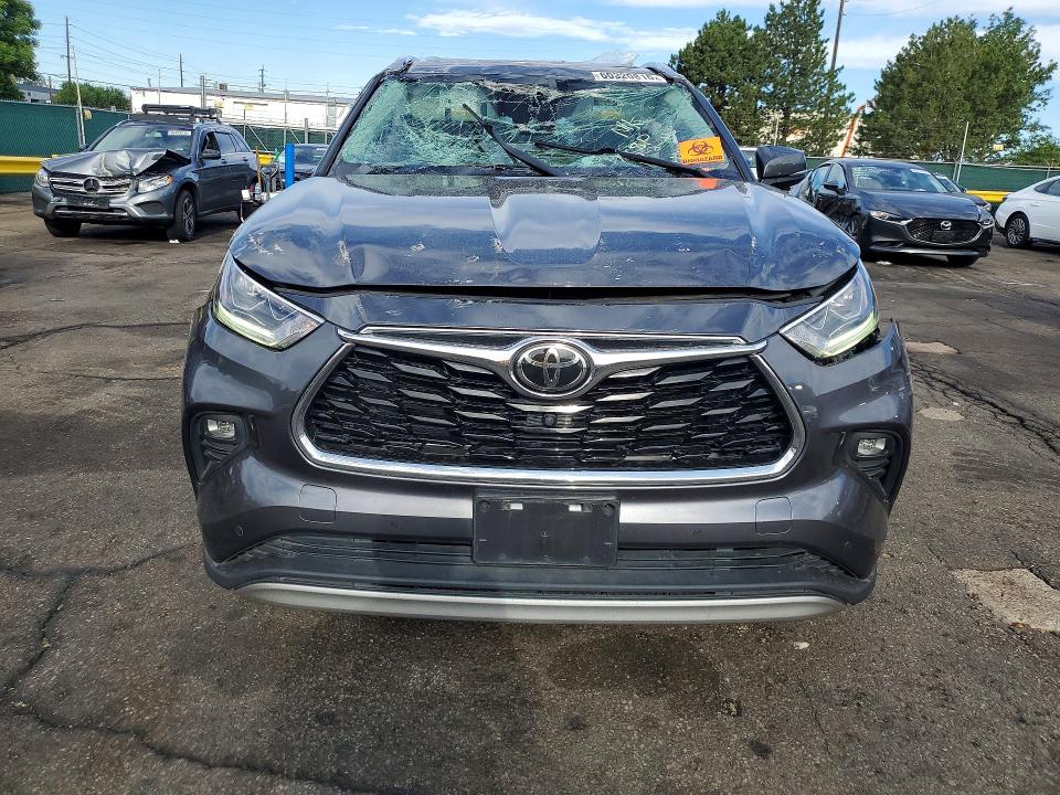Photo 5 from auction – 2021 TOYOTA HIGHLANDER with VIN 5TDFZRBH6MS069110