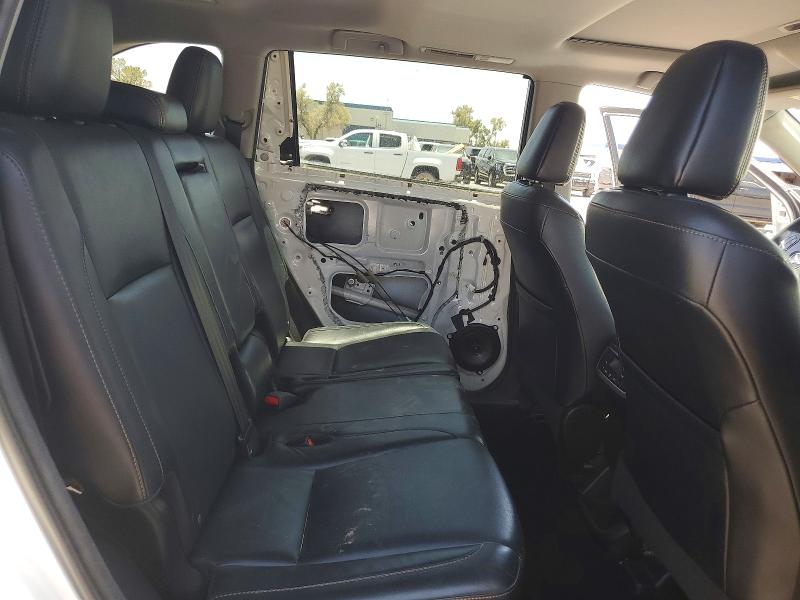Photo 11 from auction – 2016 TOYOTA HIGHLANDER with VIN 5TDKKRFH2GS166709