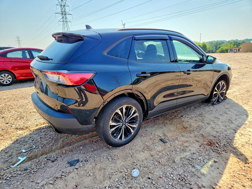 Photo 3 from auction – 2022 FORD ESCAPE with VIN 1FMCU0G60NUA11118