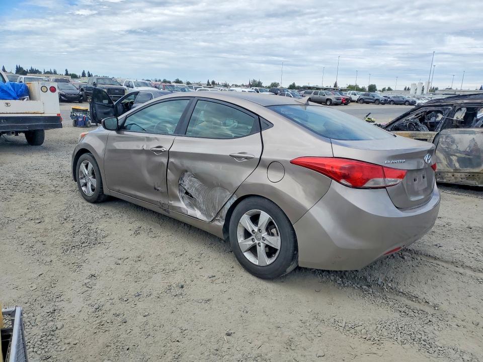 Photo 2 from auction – 2013 HYUNDAI ELANTRA with VIN 5NPDH4AE2DH301471