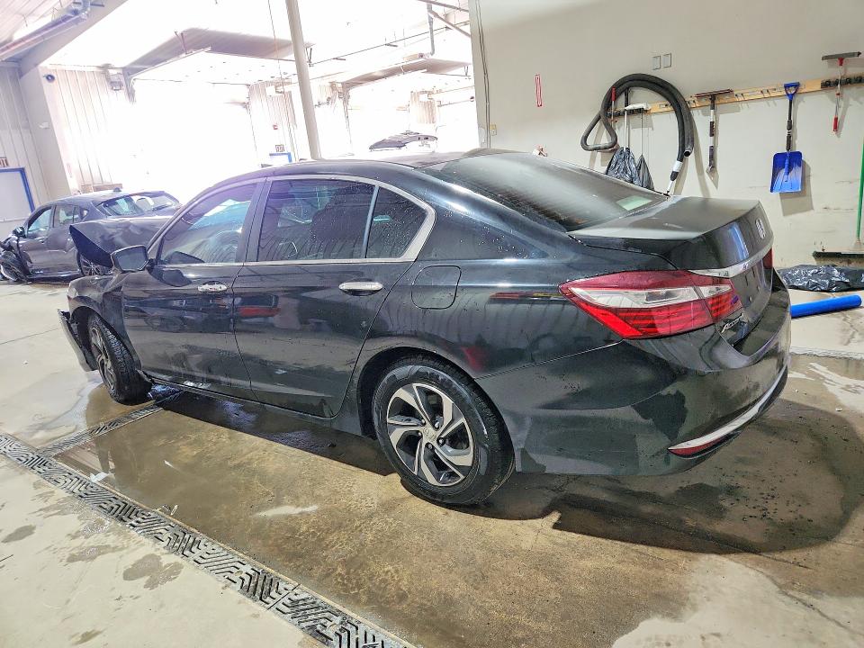 Photo 2 from auction – 2017 HONDA ACCORD with VIN 1HGCR2F32HA065083