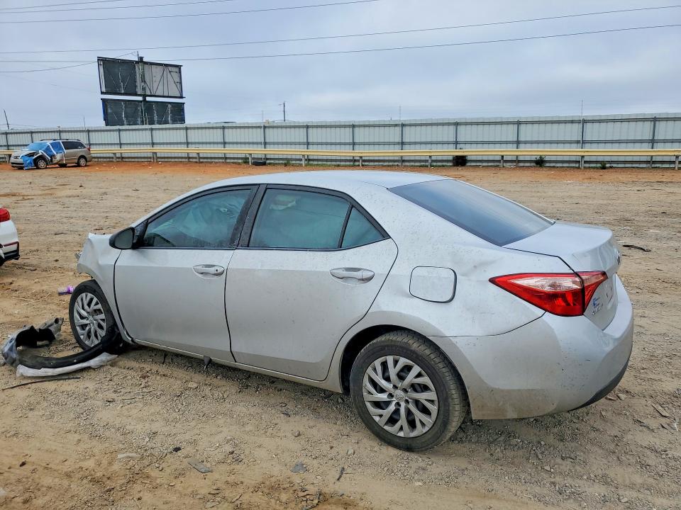 Photo 2 from auction – 2018 TOYOTA COROLLA with VIN 5YFBURHE9JP831084