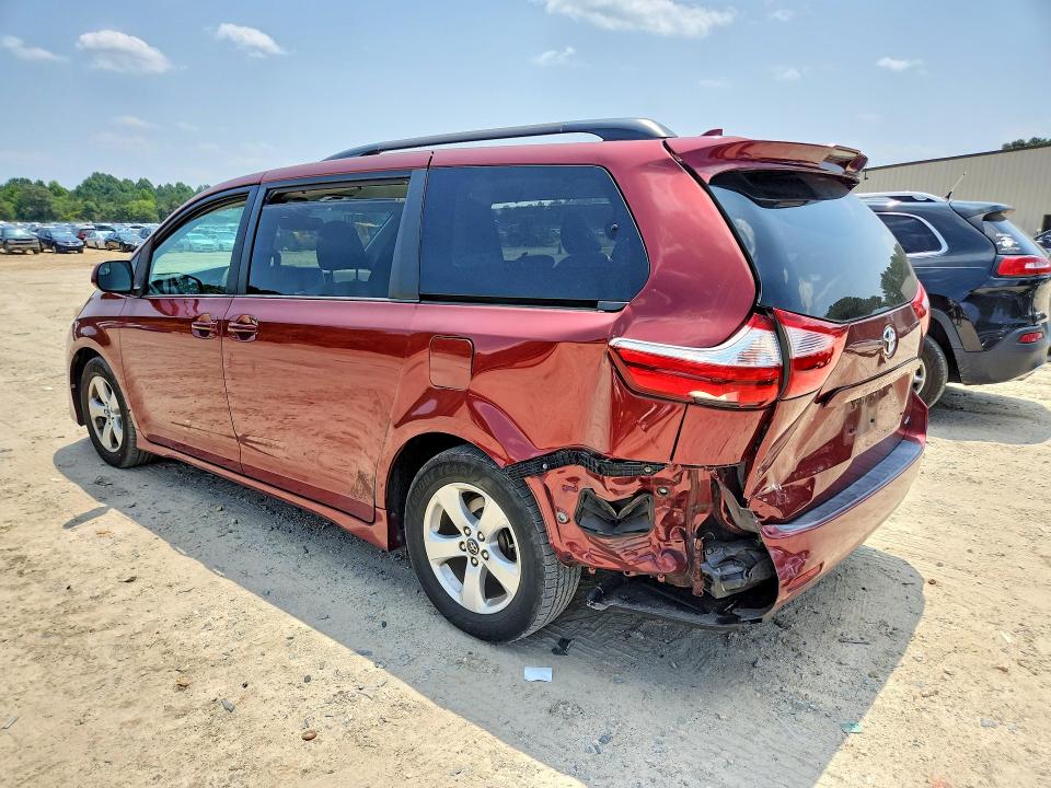 Photo 2 from auction – 2018 TOYOTA SIENNA with VIN 5TDKZ3DC1JS903051