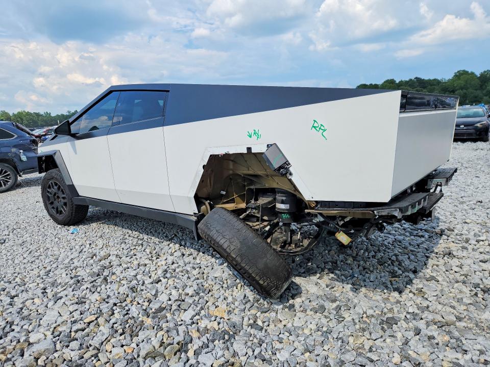 Photo 2 from auction – 2024 TESLA CYBERTRUCK with VIN 7G2CEHED5RA021539