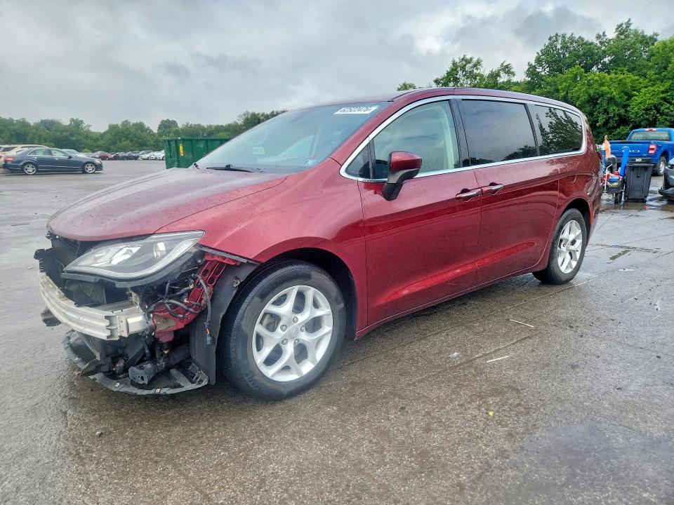 CHRYSLER PACIFICA 2017 with VIN 2C4RC1BG7HR841328 - Photo from auction