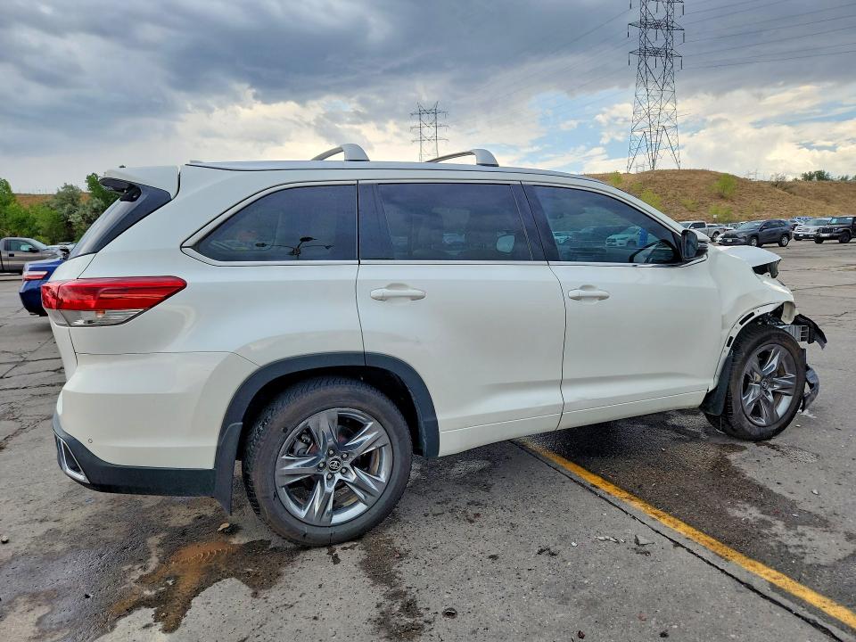 Photo 3 from auction – 2017 TOYOTA HIGHLANDER with VIN 5TDDZRFH0HS403588