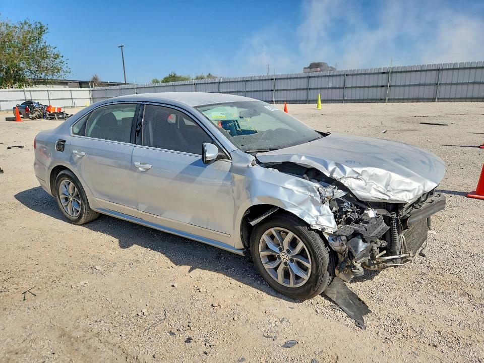 Снимка 4 от търг – 2016 VOLKSWAGEN PASSAT с VIN 1VWAT7A30GC011048