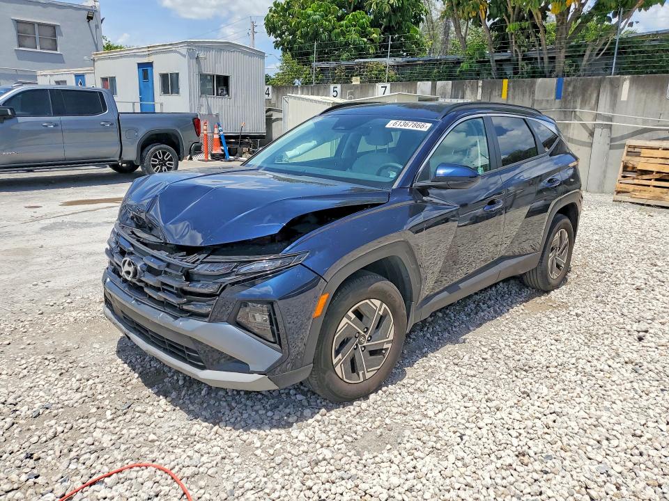 HYUNDAI TUCSON 2025 with VIN KM8JBDD10SU258700 - Photo from auction