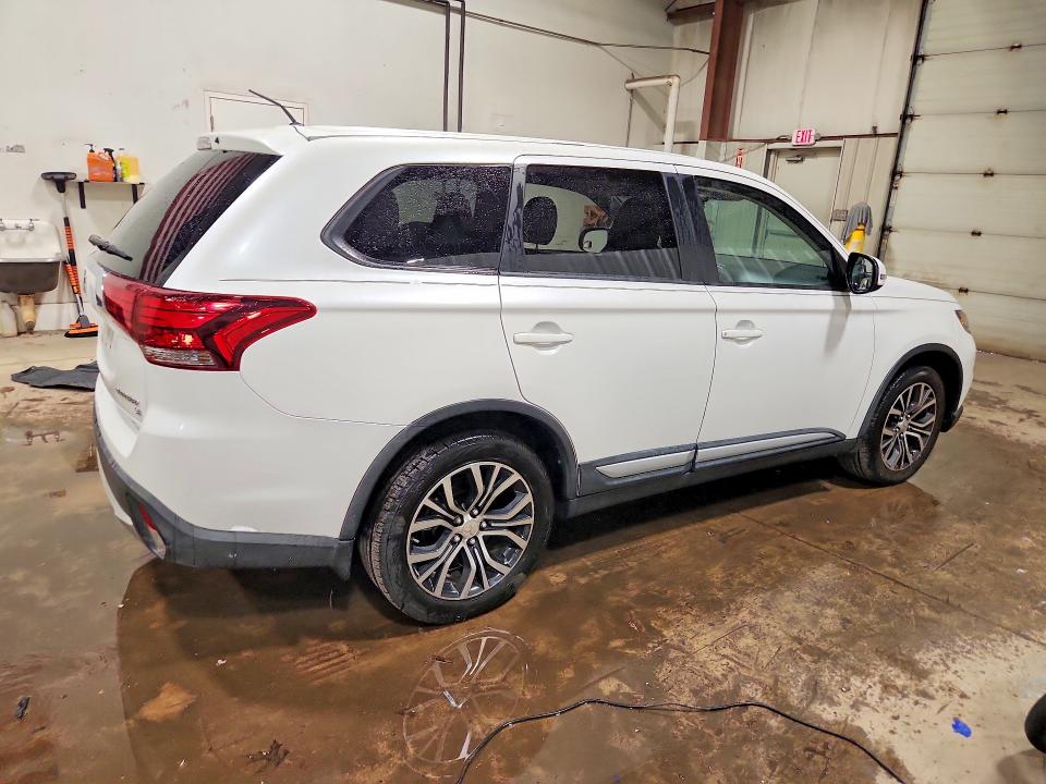 Zdjęcie 3 z aukcji – 2016 MITSUBISHI OUTLANDER z VIN JA4AD3A32GZ013934