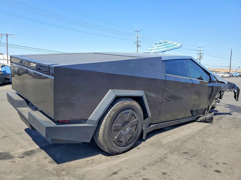 Photo 3 from auction – 2024 TESLA CYBERTRUCK with VIN 7G2CEHED4RA039725