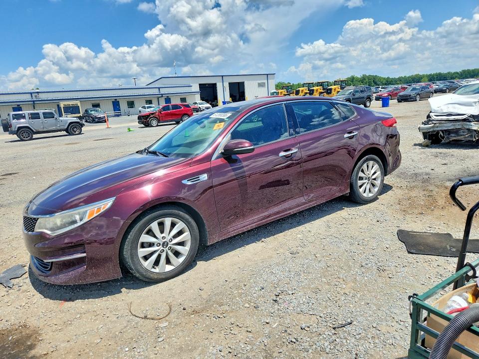 KIA OPTIMA 2017 with VIN 5XXGU4L3XHG142804 - Photo from auction