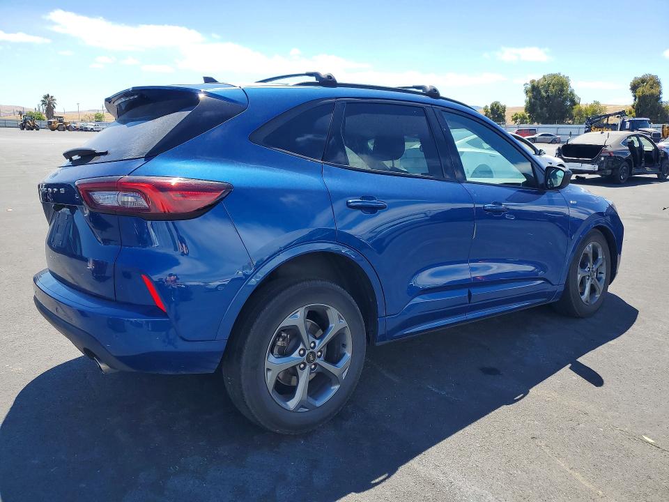 Photo 3 from auction – 2023 FORD ESCAPE with VIN 1FMCU0MN4PUA67464
