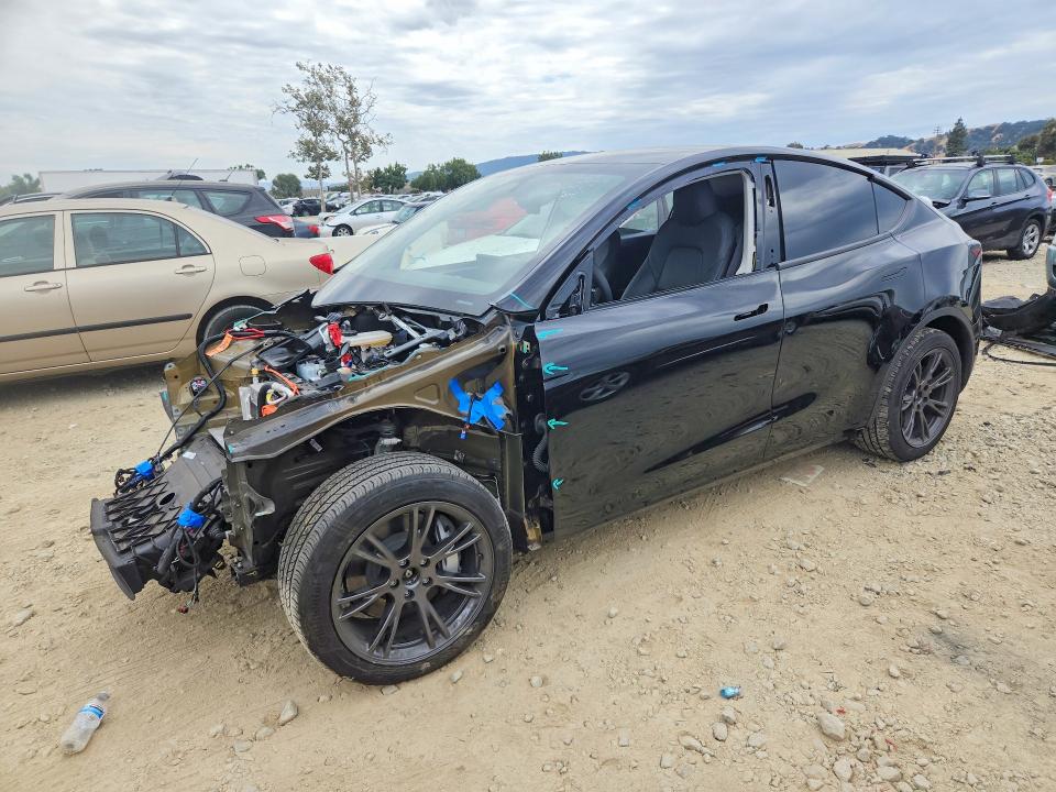 TESLA MODEL Y 2025 مع رقم تعريف المركبة 7SAYGAEE7SF289877 - صورة من المزاد