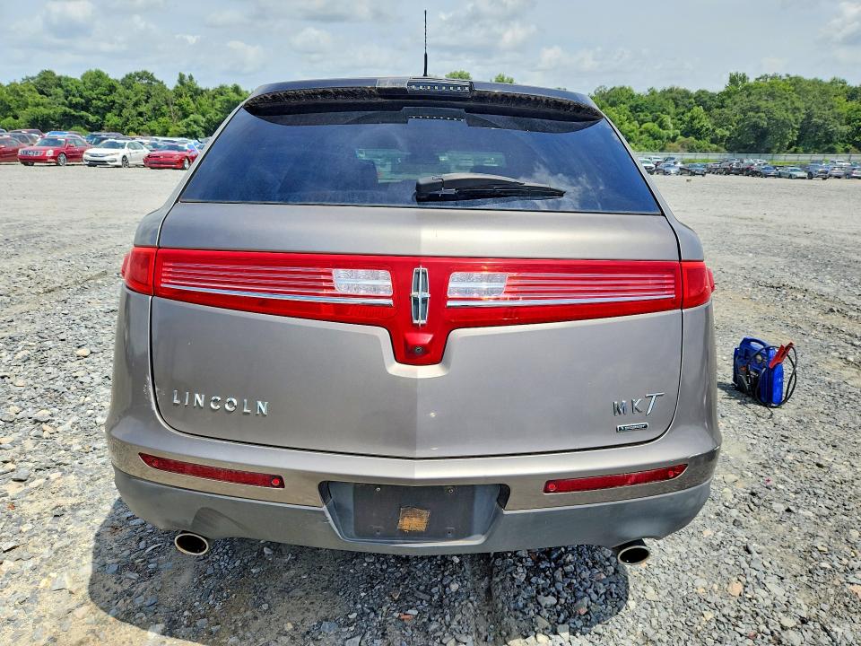 Photo 6 from auction – 2016 LINCOLN MKT with VIN 2LMHJ5AT7GBL03176