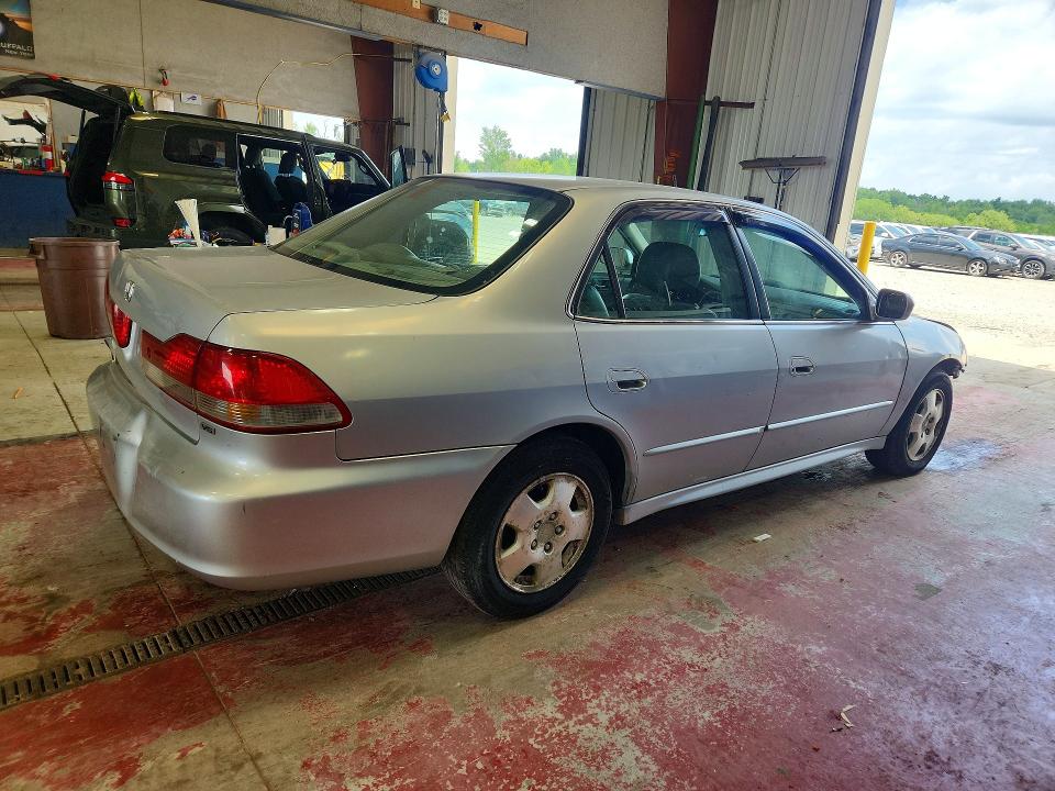 Photo 3 from auction – 2002 HONDA ACCORD with VIN 1HGCG16572A017152