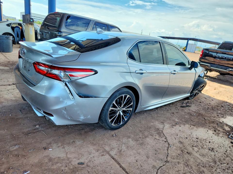 Photo 3 from auction – 2019 TOYOTA CAMRY with VIN 4T1B11HK8KU705489
