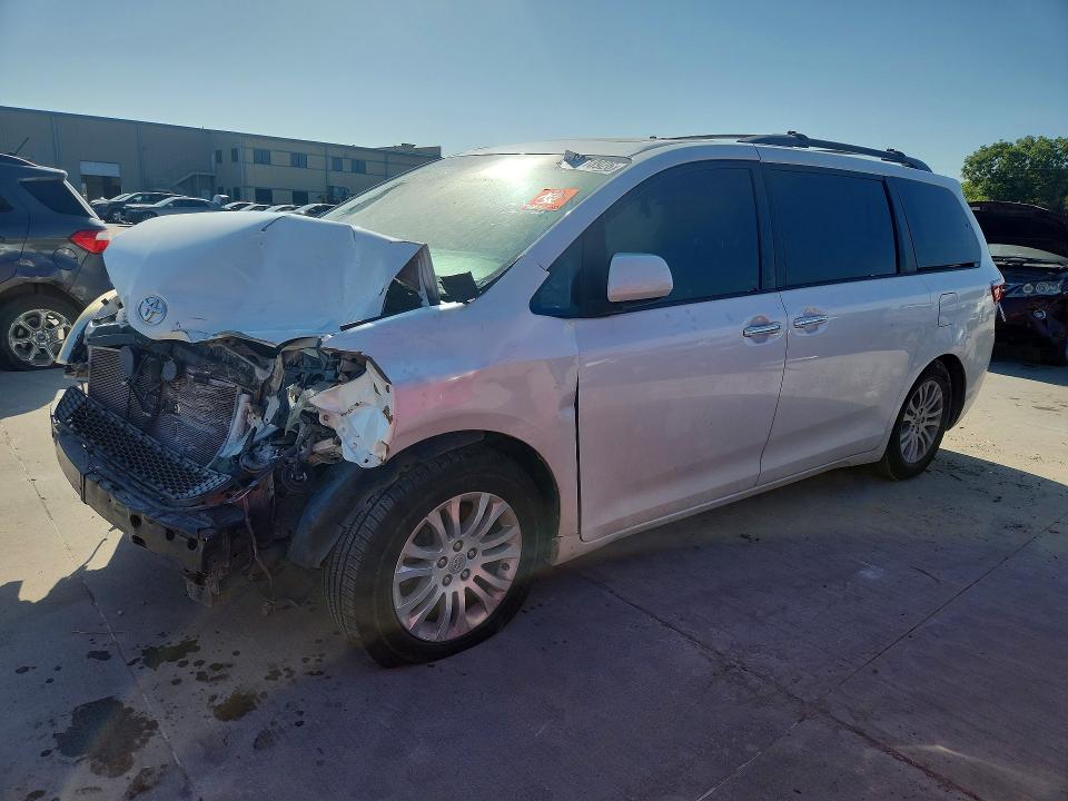 2015 TOYOTA SIENNA - Търг №62118926