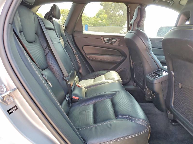 Photo 11 from auction – 2018 VOLVO XC60 with VIN YV4A22RL1J1017468