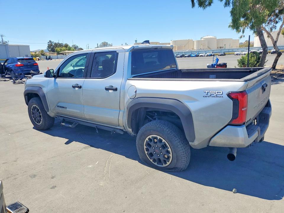 Photo 2 from auction – 2025 TOYOTA TACOMA with VIN 3TMLB5JN2SM092047