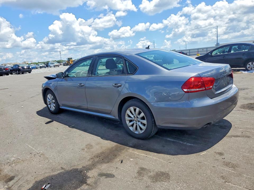 Zdjęcie 2 z aukcji – 2013 VOLKSWAGEN PASSAT z VIN 1VWAP7A38DC005658