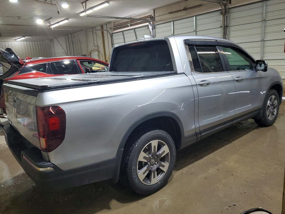 Photo 3 from auction – 2017 HONDA RIDGELINE with VIN 5FPYK3F63HB014361