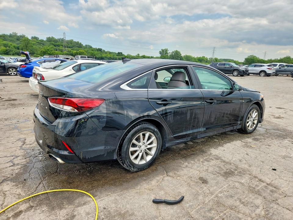 Photo 3 from auction – 2018 HYUNDAI SONATA with VIN 5NPE24AF5JH601984