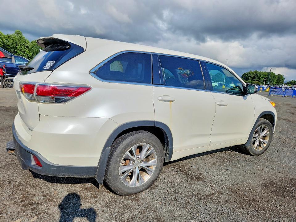 Photo 3 from auction – 2015 TOYOTA HIGHLANDER with VIN 5TDBKRFH5FS114795