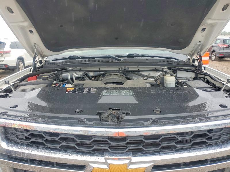 Photo 11 from auction – 2015 CHEVROLET SUBURBAN with VIN 1GNSCJKC4FR677223