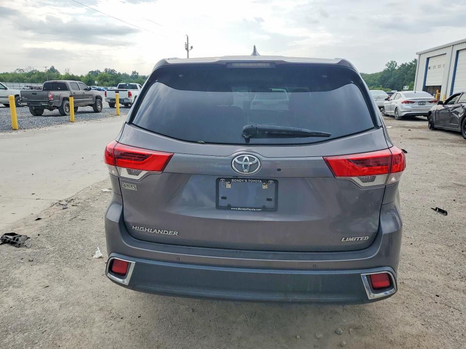 Photo 6 from auction – 2017 TOYOTA HIGHLANDER with VIN 5TDYZRFH1HS225482