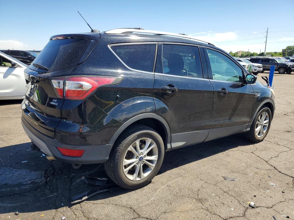 Photo 3 from auction – 2017 FORD ESCAPE with VIN 1FMCU9G99HUA95474