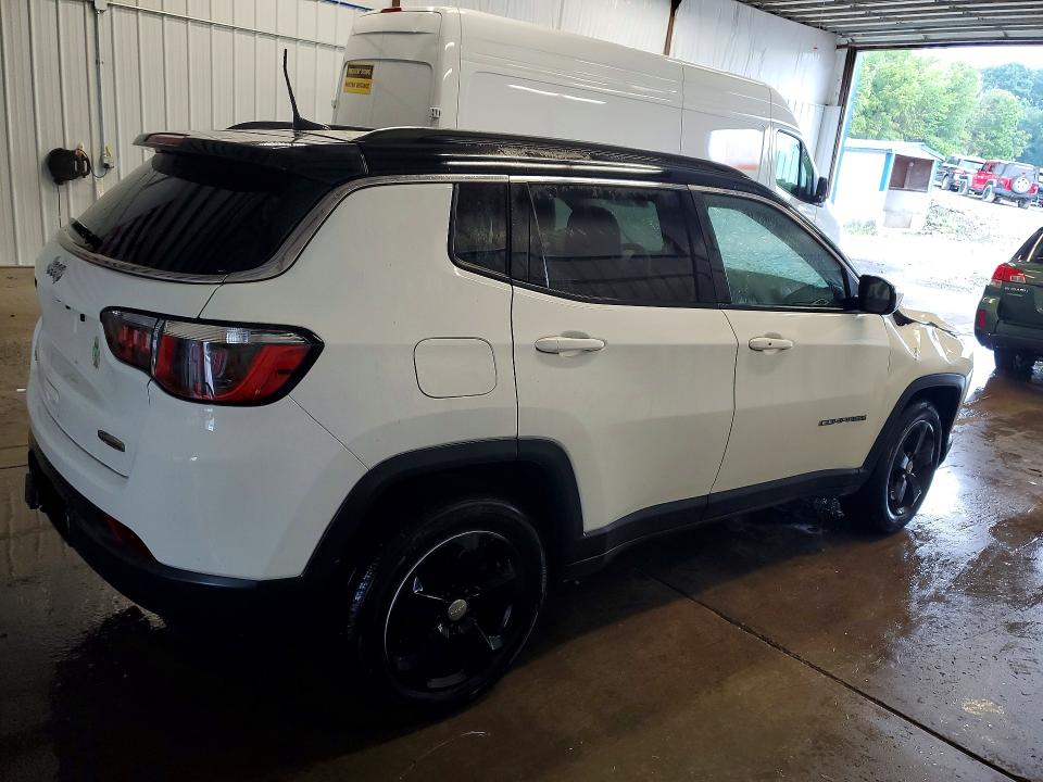 Photo 3 from auction – 2018 JEEP COMPASS with VIN 3C4NJDBB4JT241153