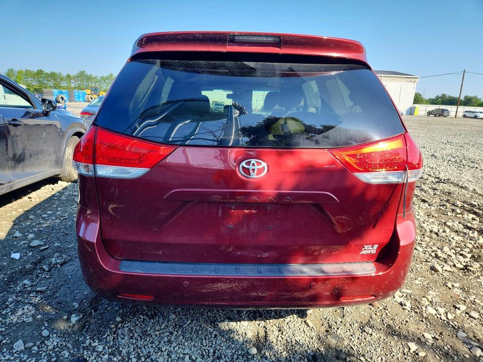 Photo 6 from auction – 2014 TOYOTA SIENNA with VIN 5TDDK3DC5ES078618