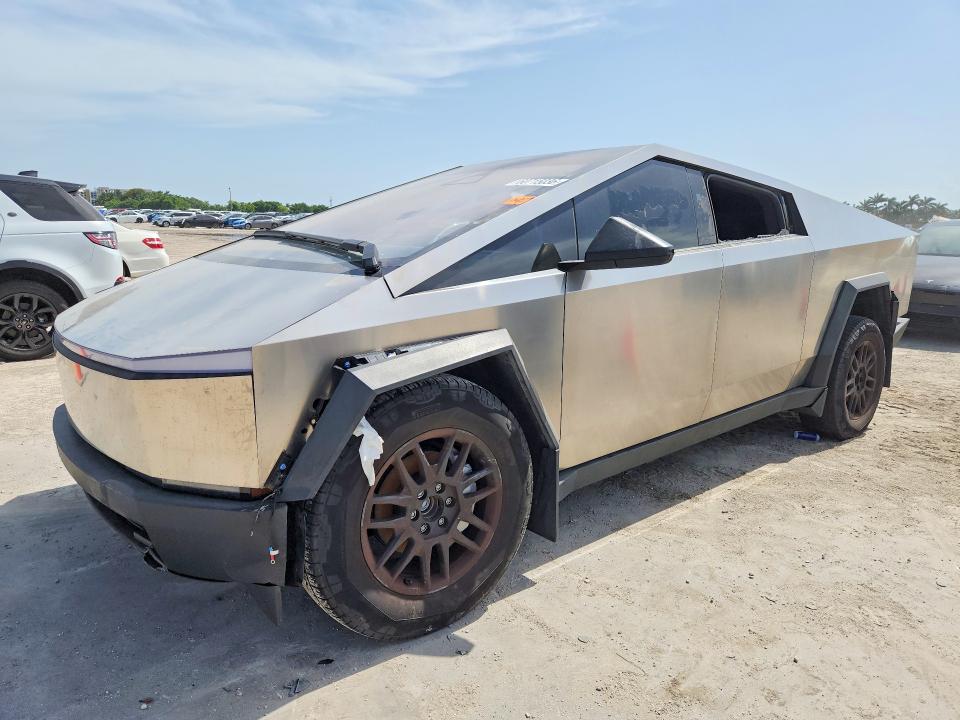 2025 TESLA CYBERTRUCK