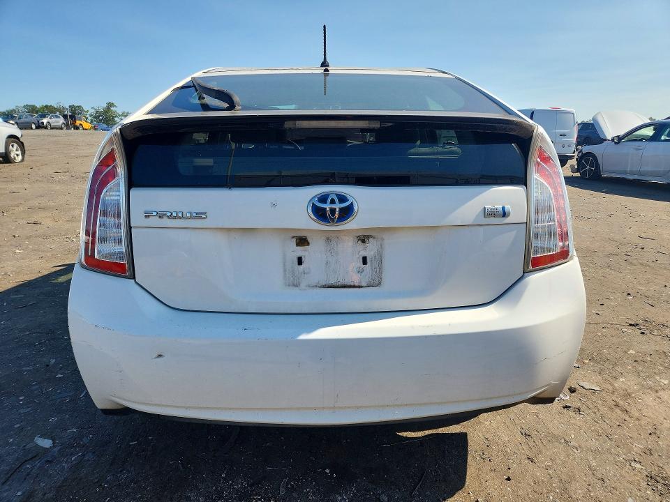 Photo 6 from auction – 2014 TOYOTA PRIUS with VIN JTDKN3DU8E1814889