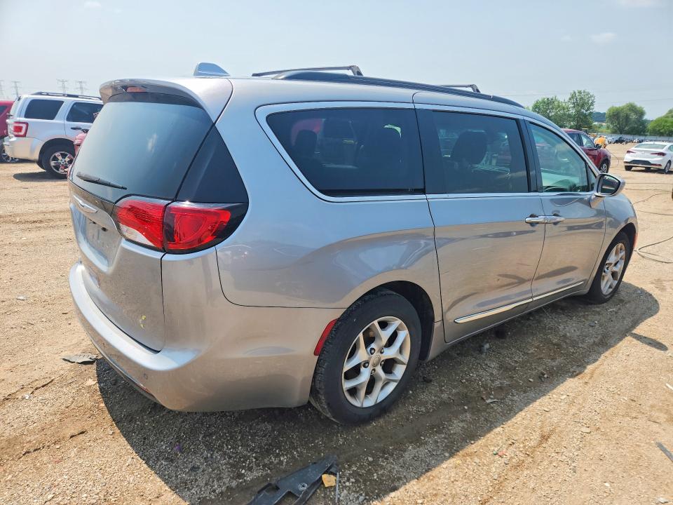 Photo 3 from auction – 2017 CHRYSLER PACIFICA with VIN 2C4RC1BG9HR668556