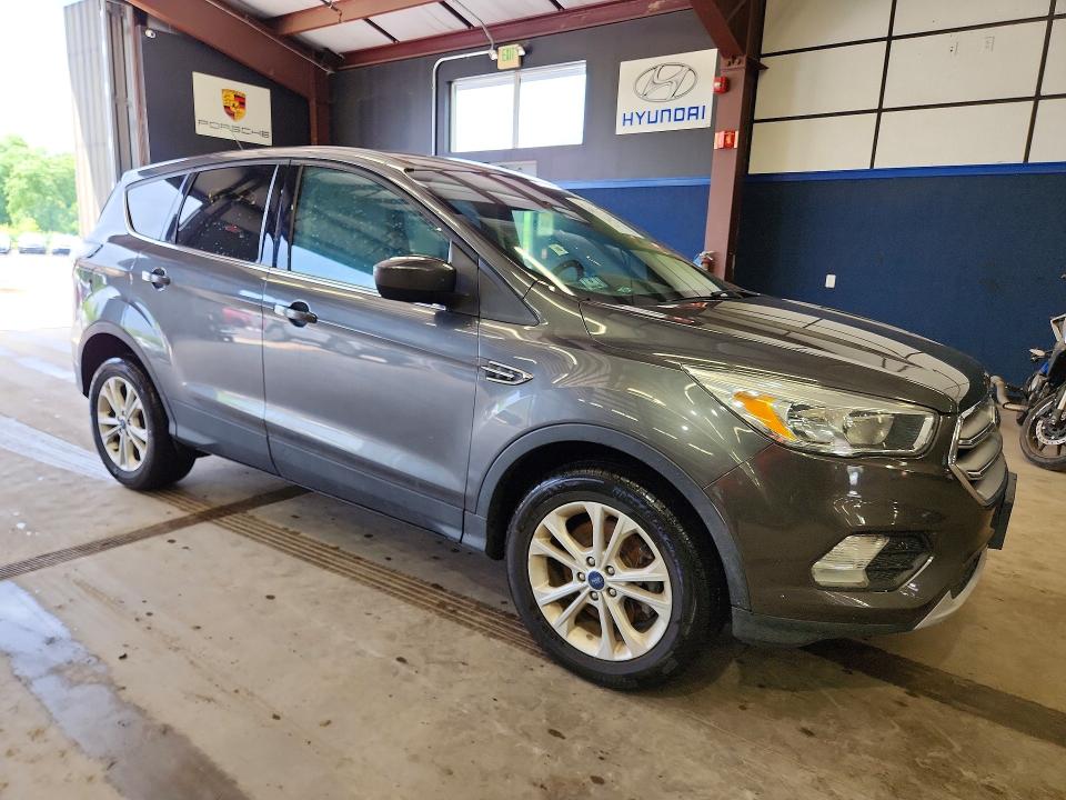 Photo 4 from auction – 2017 FORD ESCAPE with VIN 1FMCU9GDXHUC46455