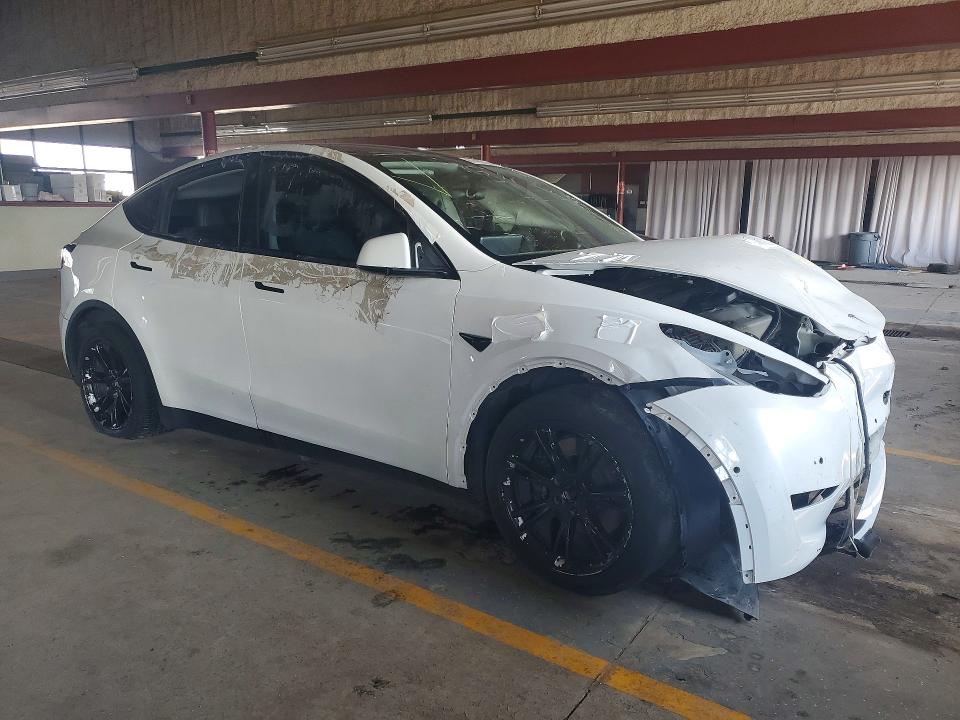 Photo 4 from auction – 2020 TESLA MODEL Y with VIN 5YJYGDEE3LF017097
