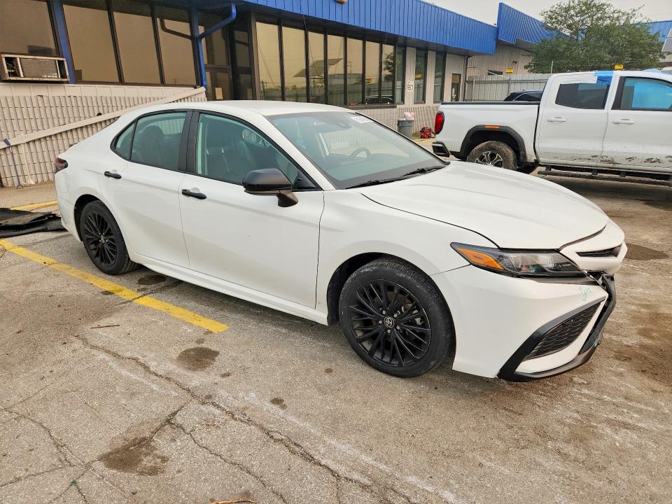 Photo 4 from auction – 2021 TOYOTA CAMRY with VIN 4T1G11AK2MU451653